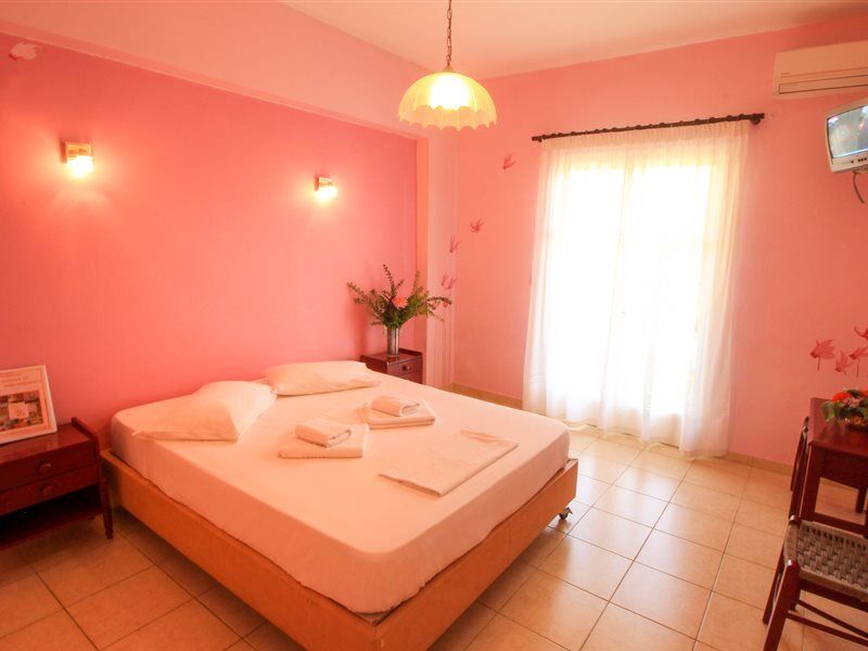 Bella Vista Beach Hotel And Studios Benitses  Esterno foto
